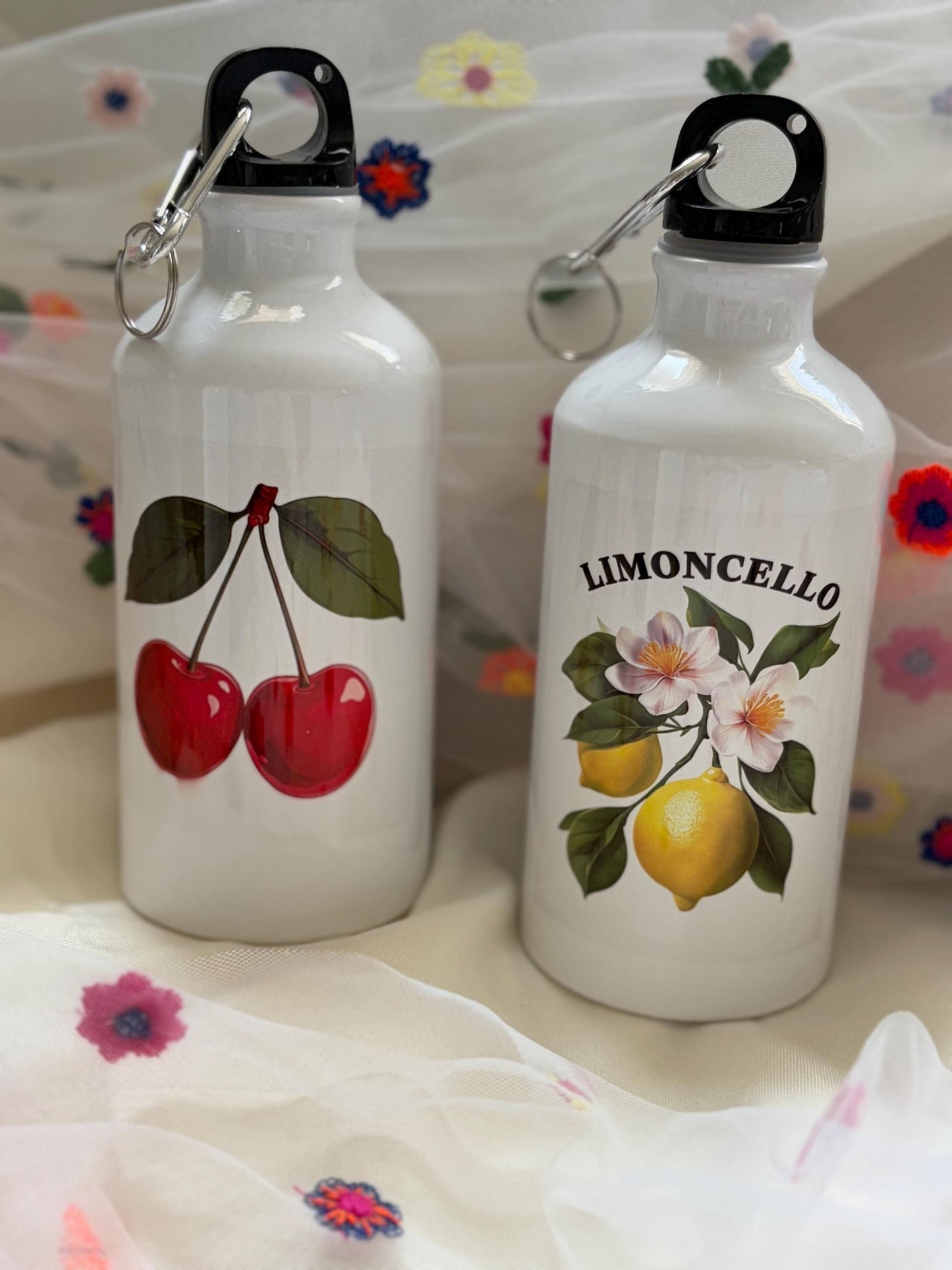 Lemon themed  water bottle with juicy vibrant lemons and saying “limoncello”, stainless steel water bottle, perfect gift
