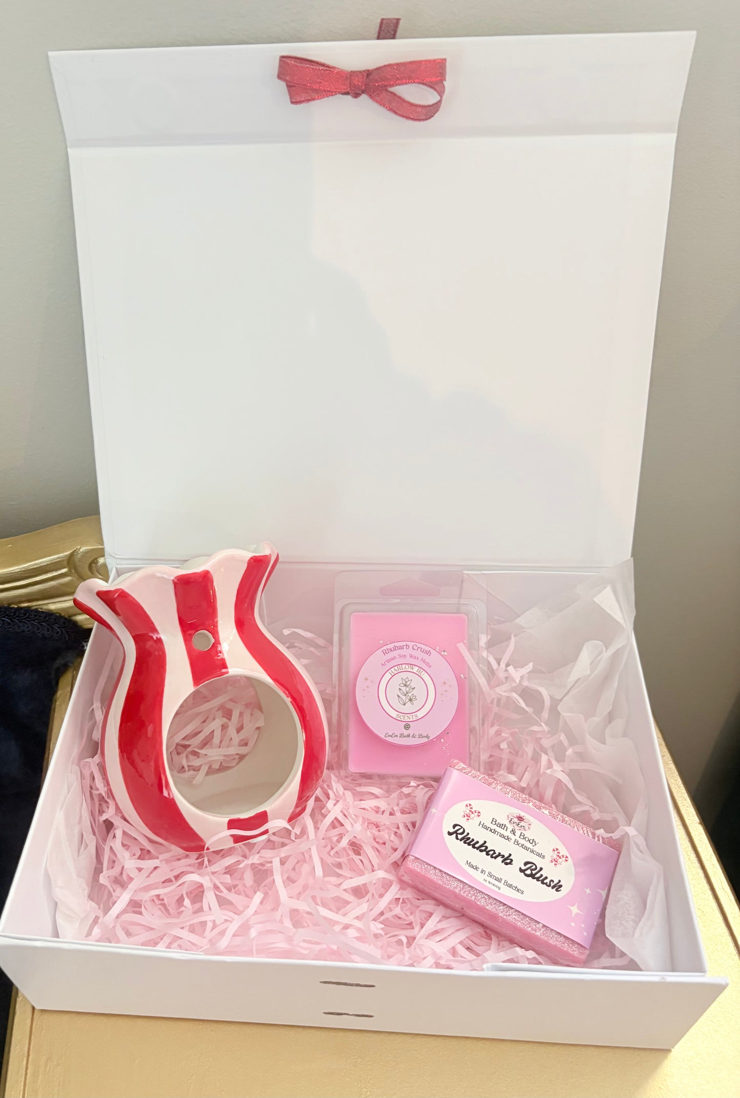 Luxury Pamper Gift Box: Ceramic Wax Burner, Hand-Poured Wax Melts & Handmade Soap