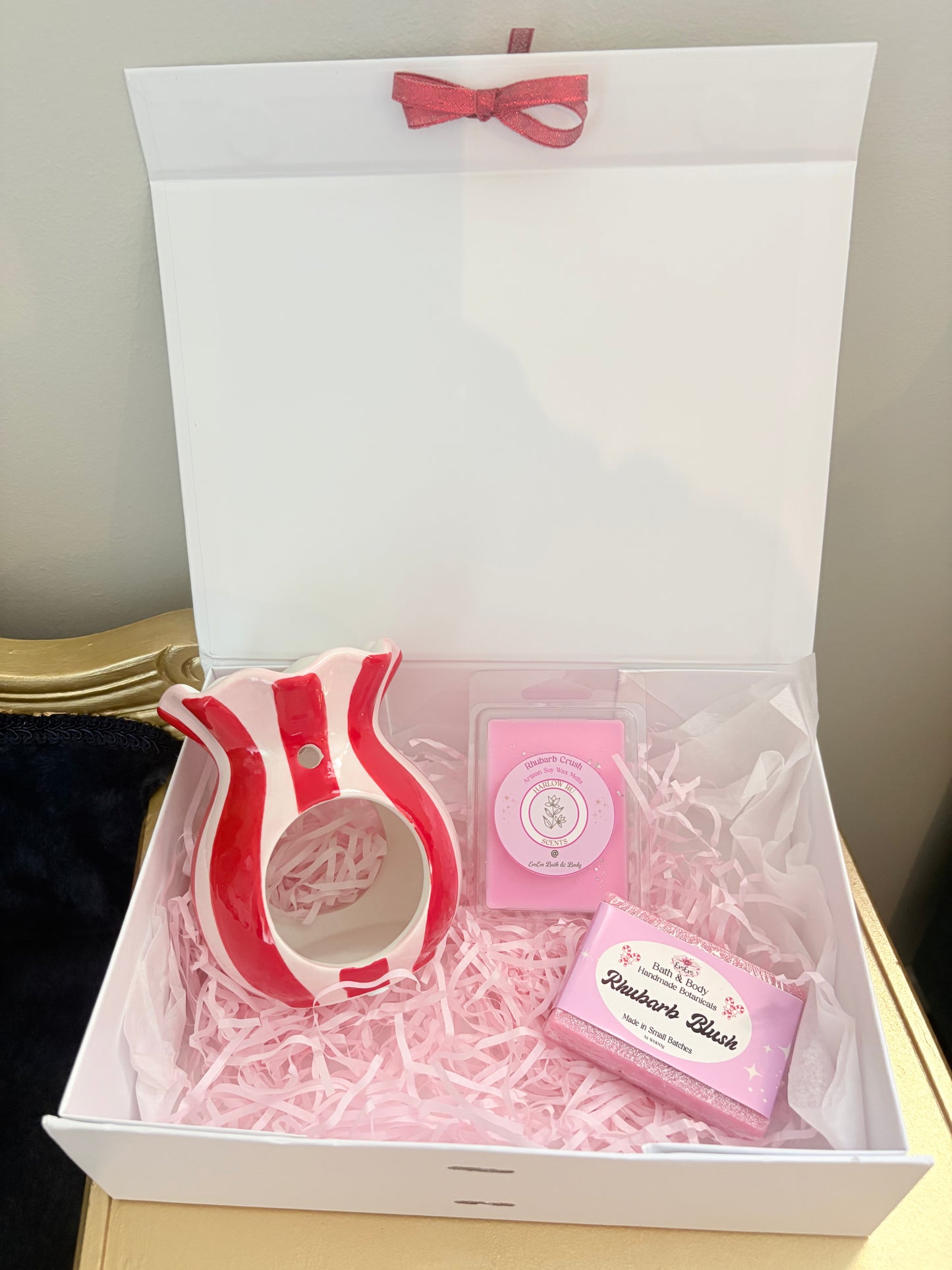 Luxury Pamper Gift Box: Ceramic Wax Burner, Hand-Poured Wax Melts & Handmade Soap