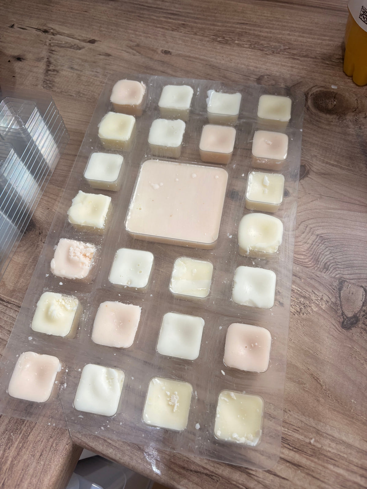 Hand-Poured Wax Melt Advent Calendar – 25 Melts, 3 Scents