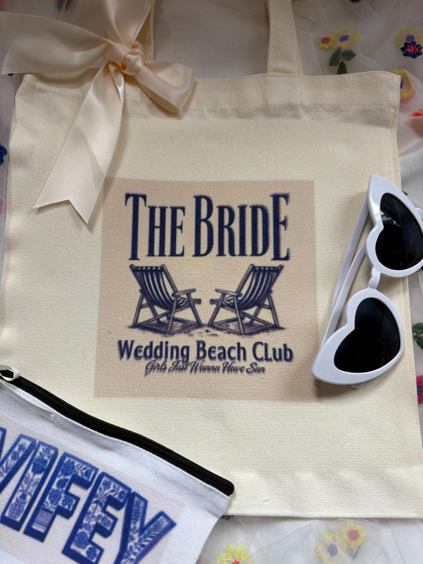 wedding tote bag for Bride with vintage beach design and ribbon, ideal for Bridal party gift, beach hen or for Brides stuff!