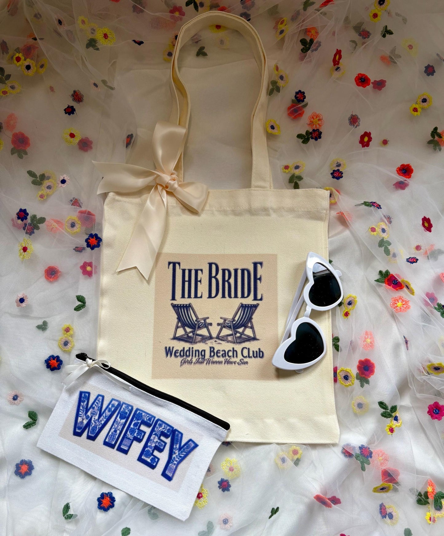 wedding tote bag for Bride with vintage beach design and ribbon, ideal for Bridal party gift, beach hen or for Brides stuff!