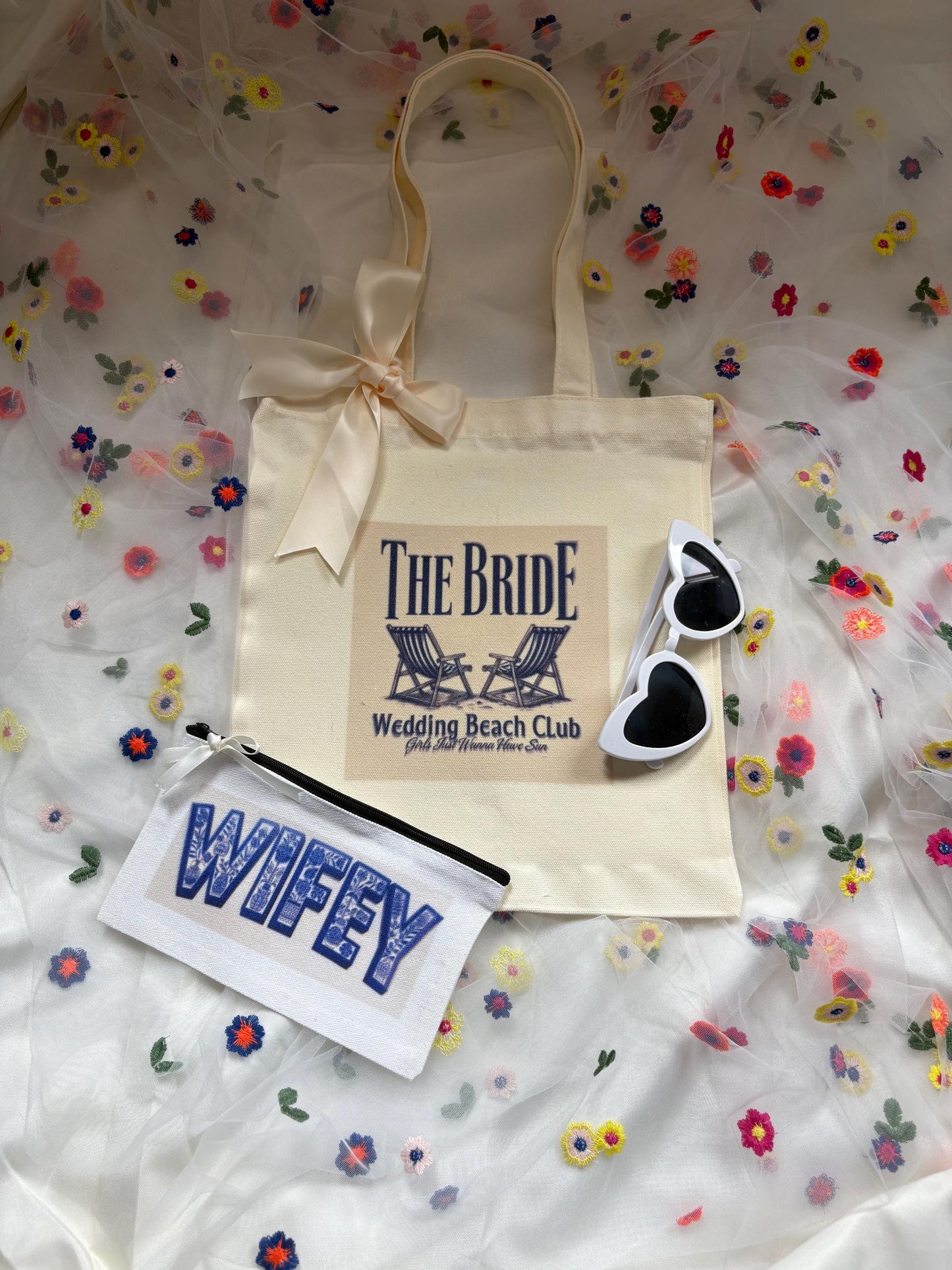 wedding tote bag for Bride with vintage beach design and ribbon, ideal for Bridal party gift, beach hen or for Brides stuff!